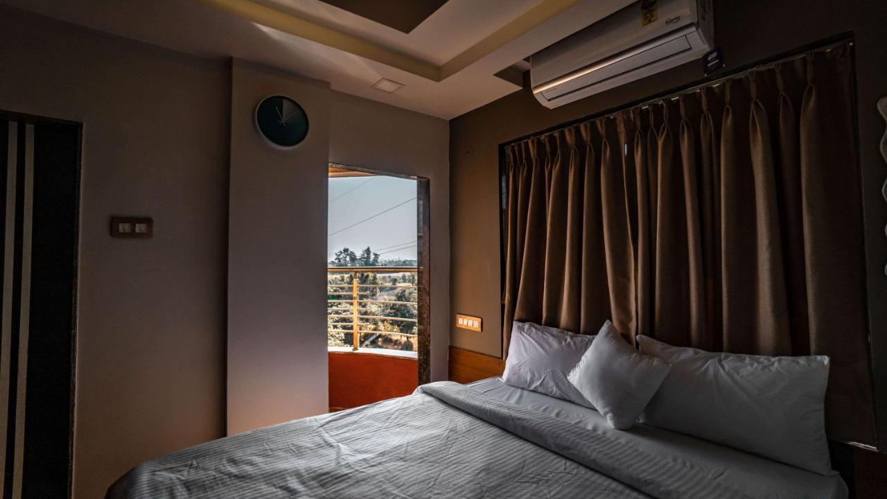 Pooja Villa Suites-Rooms And Pool, Igatpuri Exterior foto
